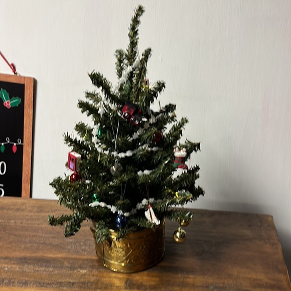Miniature decorated Christmas tree - Picture 2 of 7